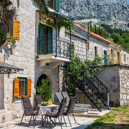 Holiday Home *